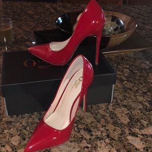 Red pumps